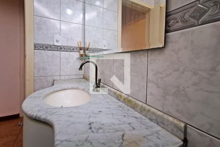Casa à venda com 210m², 3 quartos e 2 vagasBanheiro