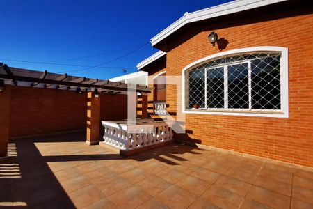 Casa à venda com 210m², 3 quartos e 2 vagasTerraço