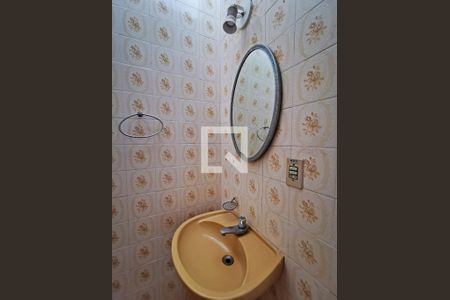 Casa à venda com 210m², 3 quartos e 2 vagasBanheiro