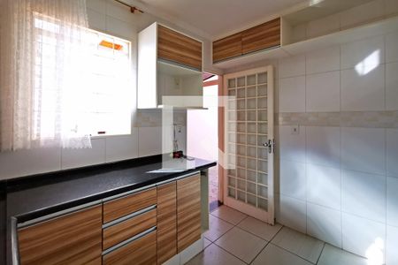 Casa à venda com 210m², 3 quartos e 2 vagasCozinha 