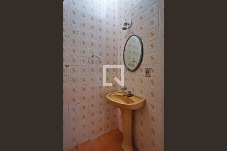 Casa à venda com 210m², 3 quartos e 2 vagasBanheiro