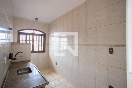 Casa à venda com 380m², 6 quartos e 7 vagasCozinha  e área de serviço Casa 2