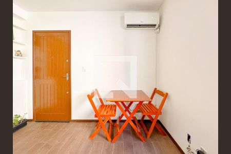 Sala de apartamento para alugar com 2 quartos, 49m² em Serraria, São José