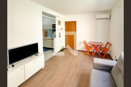 Sala de apartamento para alugar com 2 quartos, 49m² em Serraria, São José