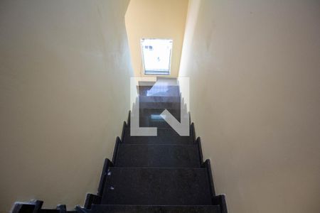 Escada de casa para alugar com 2 quartos, 96m² em Itaquera, São Paulo