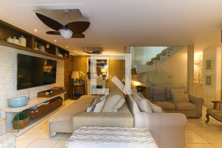 Sala de casa de condomínio à venda com 3 quartos, 240m² em Vila Andrade, São Paulo