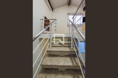 Casa à venda com 290m², 3 quartos e 4 vagasEscada