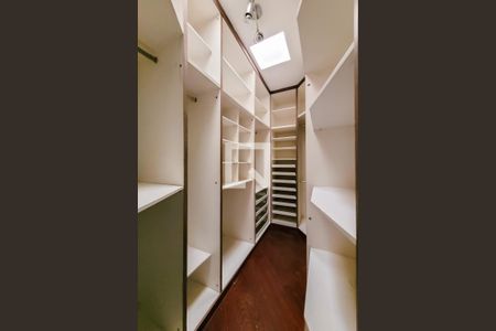 Casa à venda com 290m², 3 quartos e 4 vagasSuíte