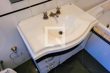 Casa à venda com 290m², 3 quartos e 4 vagasBanheiro da Suíte