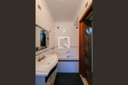 Casa à venda com 290m², 3 quartos e 4 vagasBanheiro da Suíte