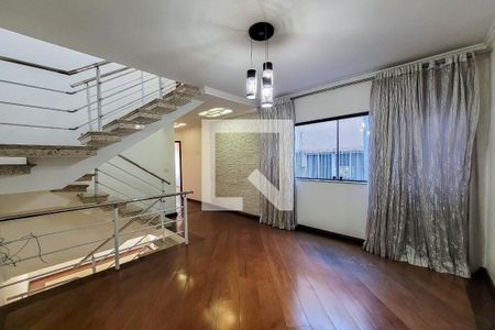 Casa à venda com 290m², 3 quartos e 4 vagasSala de TV