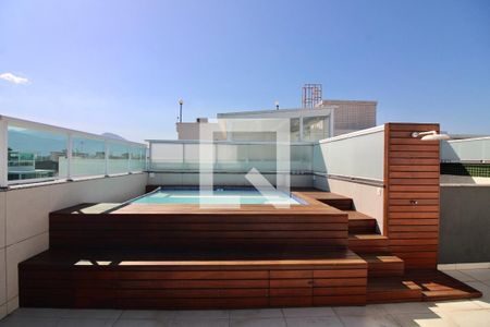 Apartamento à venda com 300m², 3 quartos e 3 vagas Apartamento à venda com 300m², 3 quartos e 3 vagasPiscina