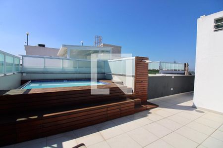 Apartamento à venda com 300m², 3 quartos e 3 vagas Apartamento à venda com 300m², 3 quartos e 3 vagasPiscina