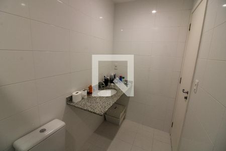 Apartamento à venda com 300m², 3 quartos e 3 vagas Apartamento à venda com 300m², 3 quartos e 3 vagasBanheiro 1