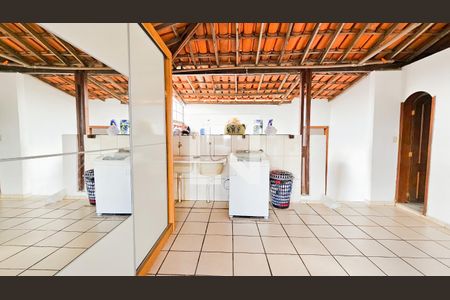 Casa à venda com 493m², 2 quartos e 1 vagaÁrea de Serviço