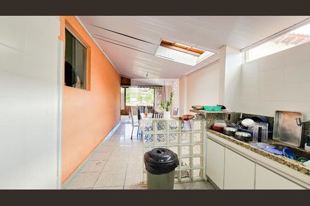 Casa à venda com 493m², 2 quartos e 1 vagaCozinha 