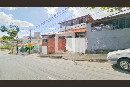 Casa à venda com 493m², 2 quartos e 1 vagaFachada 