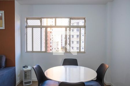 Apartamento à venda com 75m², 2 quartos e 1 vaga Apartamento à venda com 75m², 2 quartos e 1 vagaSala