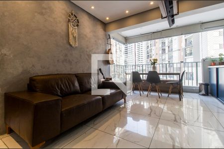 Sala de TV de apartamento à venda com 2 quartos, 54m² em Alphaville Empresarial, Barueri