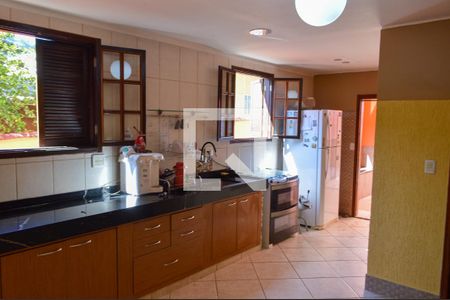 Casa à venda com 260m², 4 quartos e 1 vaga Casa à venda com 260m², 4 quartos e 1 vagaCozinha