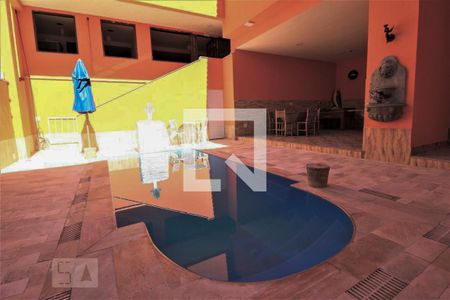Casa à venda com 260m², 4 quartos e 1 vaga Casa à venda com 260m², 4 quartos e 1 vagaÁrea comum - Piscina