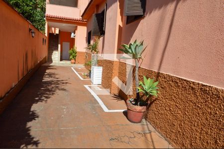 Casa à venda com 260m², 4 quartos e 1 vaga Casa à venda com 260m², 4 quartos e 1 vagaÁrea comum