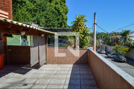 Casa à venda com 260m², 4 quartos e 1 vaga Casa à venda com 260m², 4 quartos e 1 vagaTerraço Gourmet