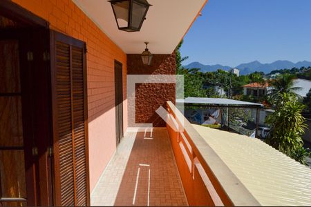 Casa à venda com 260m², 4 quartos e 1 vaga Casa à venda com 260m², 4 quartos e 1 vagaVaranda das Suítes