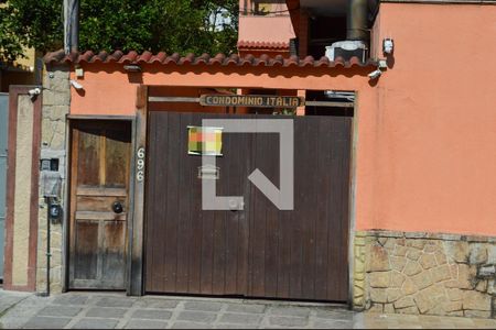 Casa à venda com 260m², 4 quartos e 1 vaga Casa à venda com 260m², 4 quartos e 1 vagaFachada