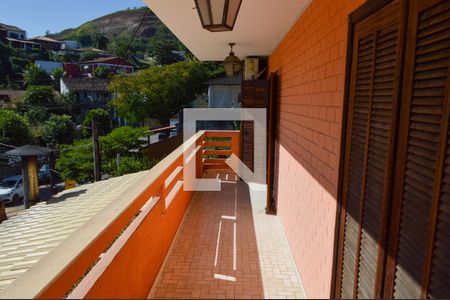 Casa à venda com 260m², 4 quartos e 1 vaga Casa à venda com 260m², 4 quartos e 1 vagaVaranda das Suítes