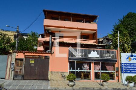 Casa à venda com 260m², 4 quartos e 1 vaga Casa à venda com 260m², 4 quartos e 1 vagaFachada