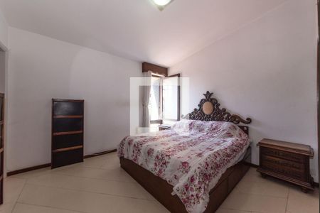 Casa à venda com 140m², 3 quartos e 3 vagasSuíte