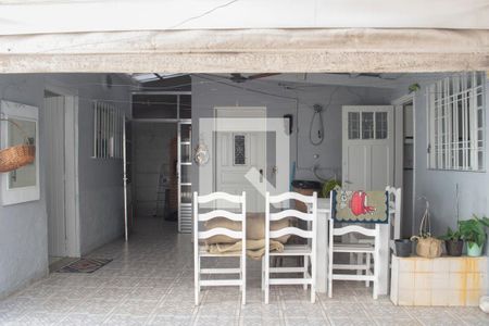 Casa à venda com 230m², 3 quartos e 3 vagas Casa à venda com 230m², 3 quartos e 3 vagasQuintal