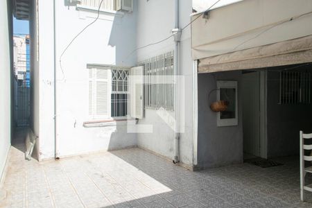 Casa à venda com 230m², 3 quartos e 3 vagas Casa à venda com 230m², 3 quartos e 3 vagasQuintal