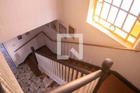 Casa à venda com 230m², 3 quartos e 3 vagas Casa à venda com 230m², 3 quartos e 3 vagasEscadas
