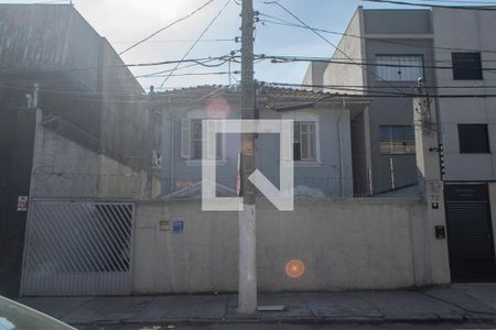 Casa à venda com 230m², 3 quartos e 3 vagas Casa à venda com 230m², 3 quartos e 3 vagasFachada