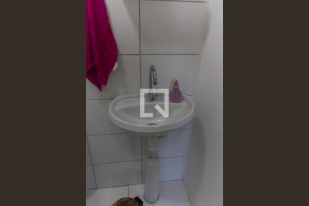 Banheiro de apartamento para alugar com 2 quartos, 49m² em Inhaúma, Rio de Janeiro
