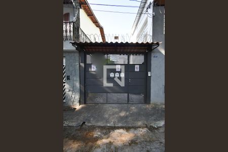 Casa para alugar com 65m², 2 quartos e 1 vaga Casa para alugar com 65m², 2 quartos e 1 vagaFachada