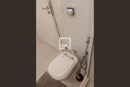 Apartamento à venda com 130m², 3 quartos e 1 vaga Apartamento à venda com 130m², 3 quartos e 1 vagaBanheiro