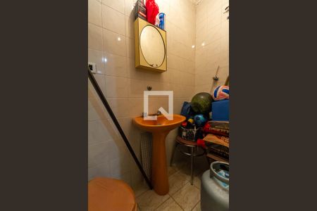 Casa à venda com 300m², 3 quartos e 2 vagas Casa à venda com 300m², 3 quartos e 2 vagasBanheiro de Serviço