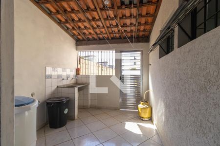 Casa à venda com 280m², 4 quartos e 6 vagas Casa à venda com 280m², 4 quartos e 6 vagasÁrea de serviço