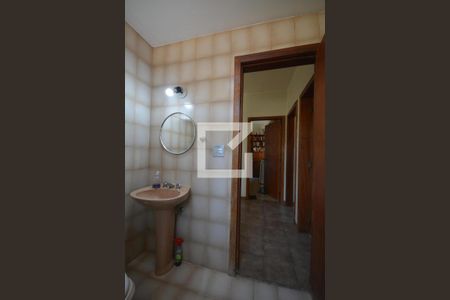 Casa à venda com 536m², 4 quartos e 2 vagasBanheiro social