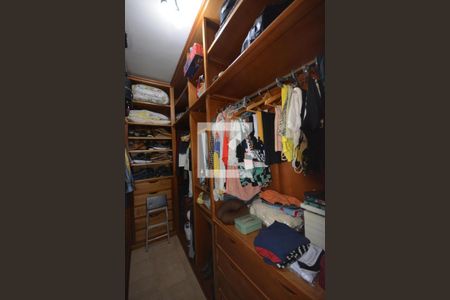 Casa à venda com 536m², 4 quartos e 2 vagasCloset da suíte