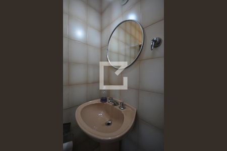 Casa à venda com 536m², 4 quartos e 2 vagasBanheiro social