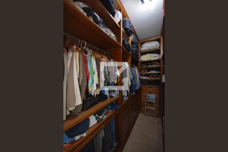 Casa à venda com 536m², 4 quartos e 2 vagasCloset da suíte