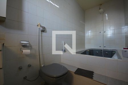 Casa à venda com 536m², 4 quartos e 2 vagasBanheiro da Suíte 1
