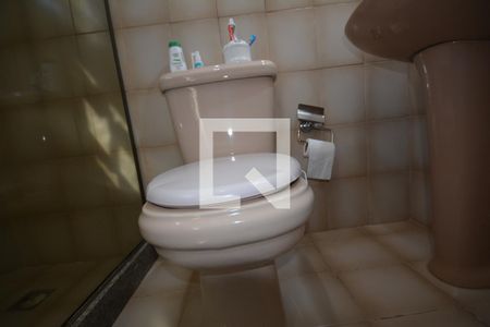 Casa à venda com 536m², 4 quartos e 2 vagasBanheiro social
