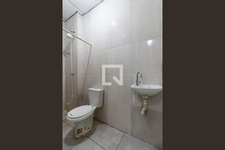 Banheiro de kitnet/studio para alugar com 0 quarto, 16m² em Cambuci, São Paulo