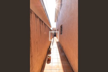 Casa à venda com 140m², 3 quartos e 2 vagas Casa à venda com 140m², 3 quartos e 2 vagasCorredor