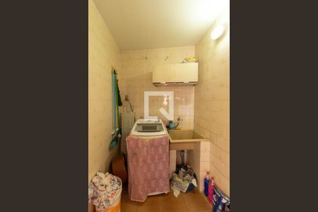 Casa à venda com 140m², 3 quartos e 2 vagas Casa à venda com 140m², 3 quartos e 2 vagasLavanderia